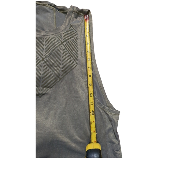 Lululemon Active Wear color shimmery gold and which it as a like triangle design - Picture 4 of 5